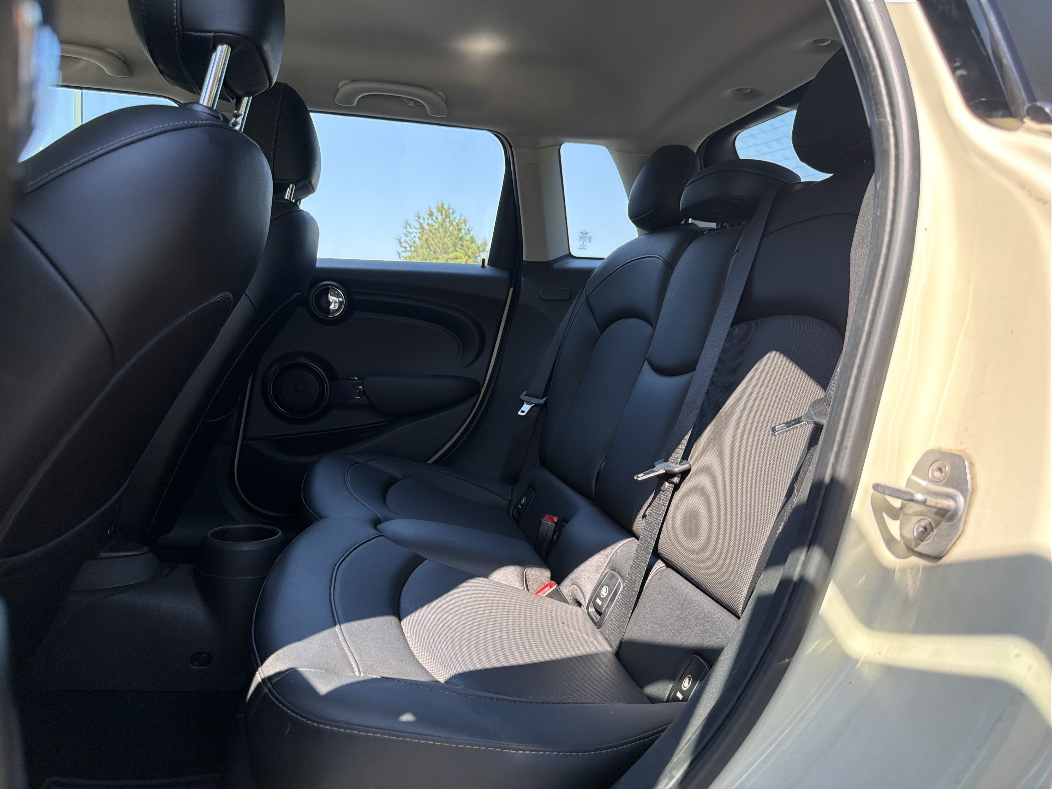 Used 2016 MINI Cooper 4-Door Hardtop FWD image 8