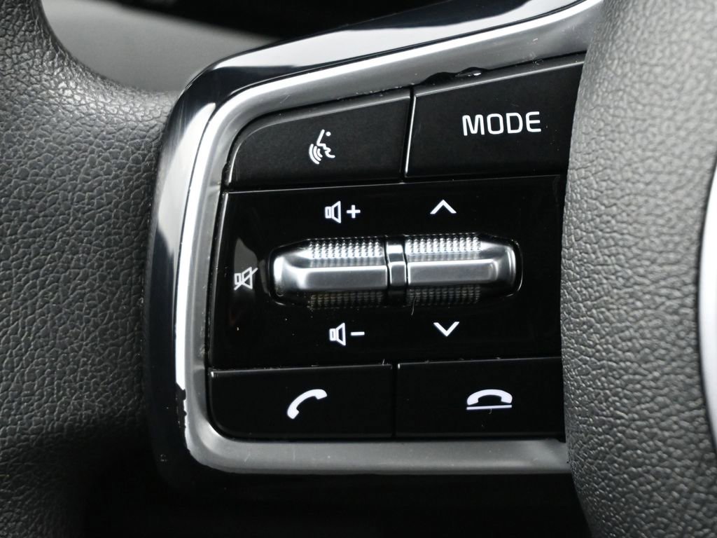 Used 2022 Kia Sorento LX image 7