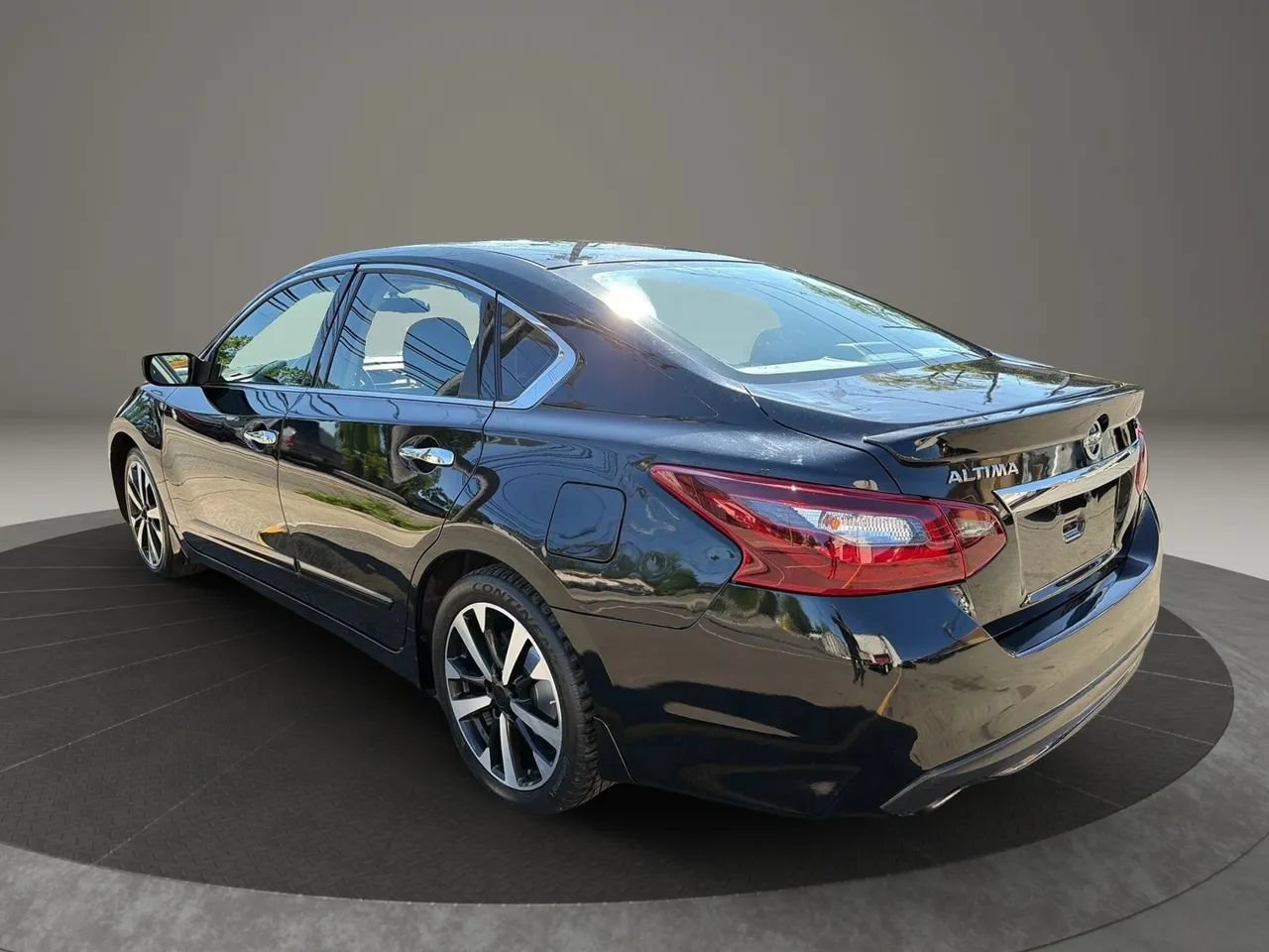 Used 2018 Nissan Altima 2.5 SR FWD image 7