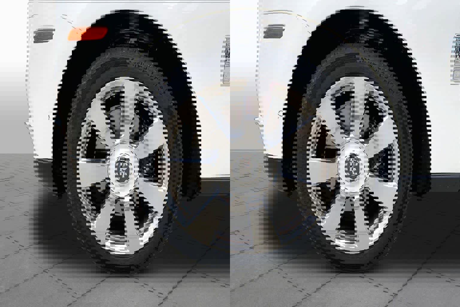 Used 2024 Rolls-Royce Cullinan w/ Cullinan Package image 10