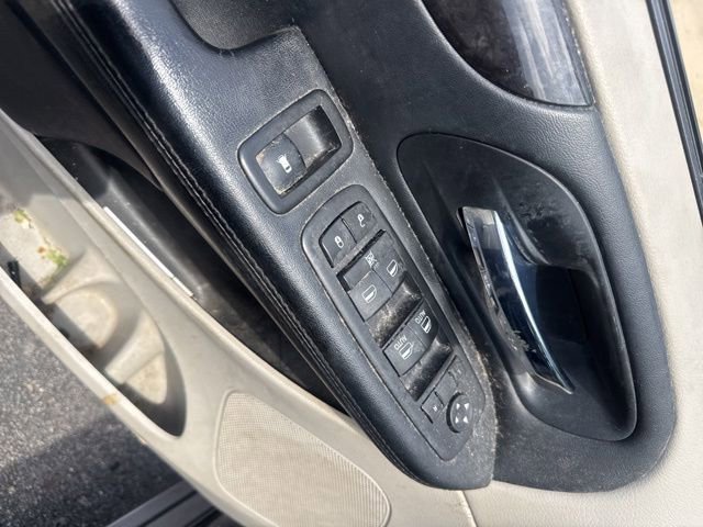 Used 2016 Dodge Grand Caravan SXT w/ Rear Park Assist Package FWD image 14