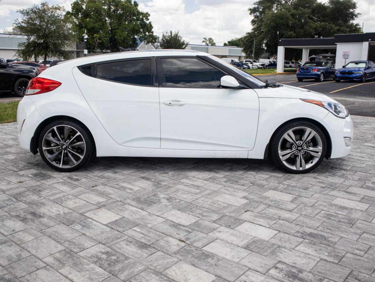 Used 2013 Hyundai Veloster w/ Style Pkg FWD image 8