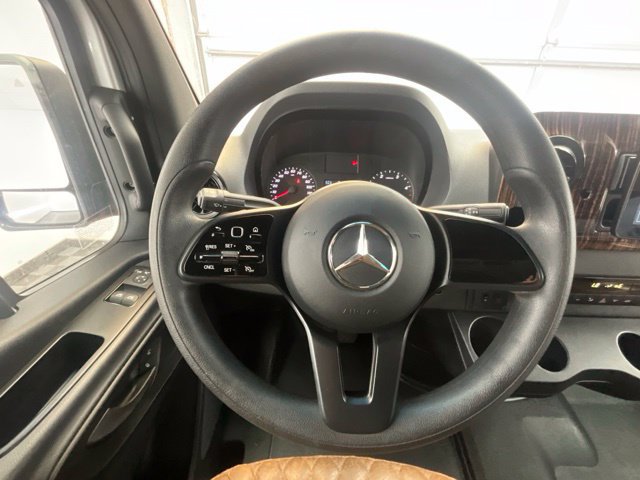 Used 2021 Mercedes-Benz Sprinter 2500 image 9