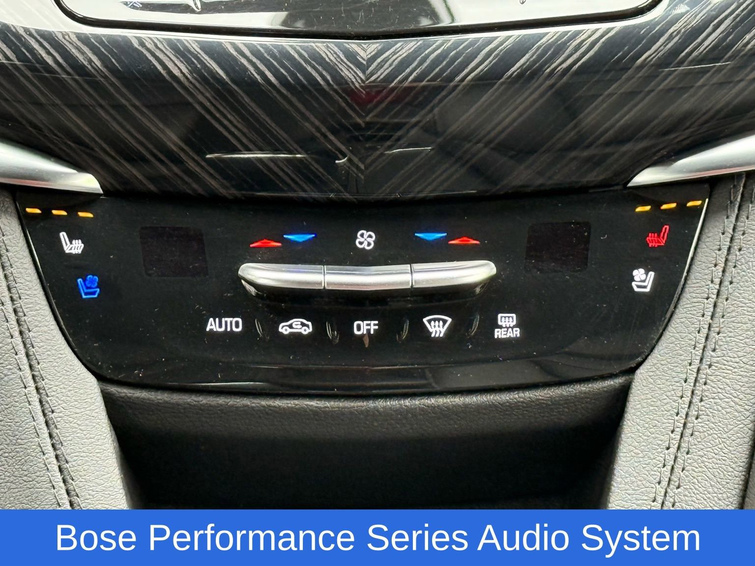 Used 2025 Cadillac XT6 Premium Luxury image 28