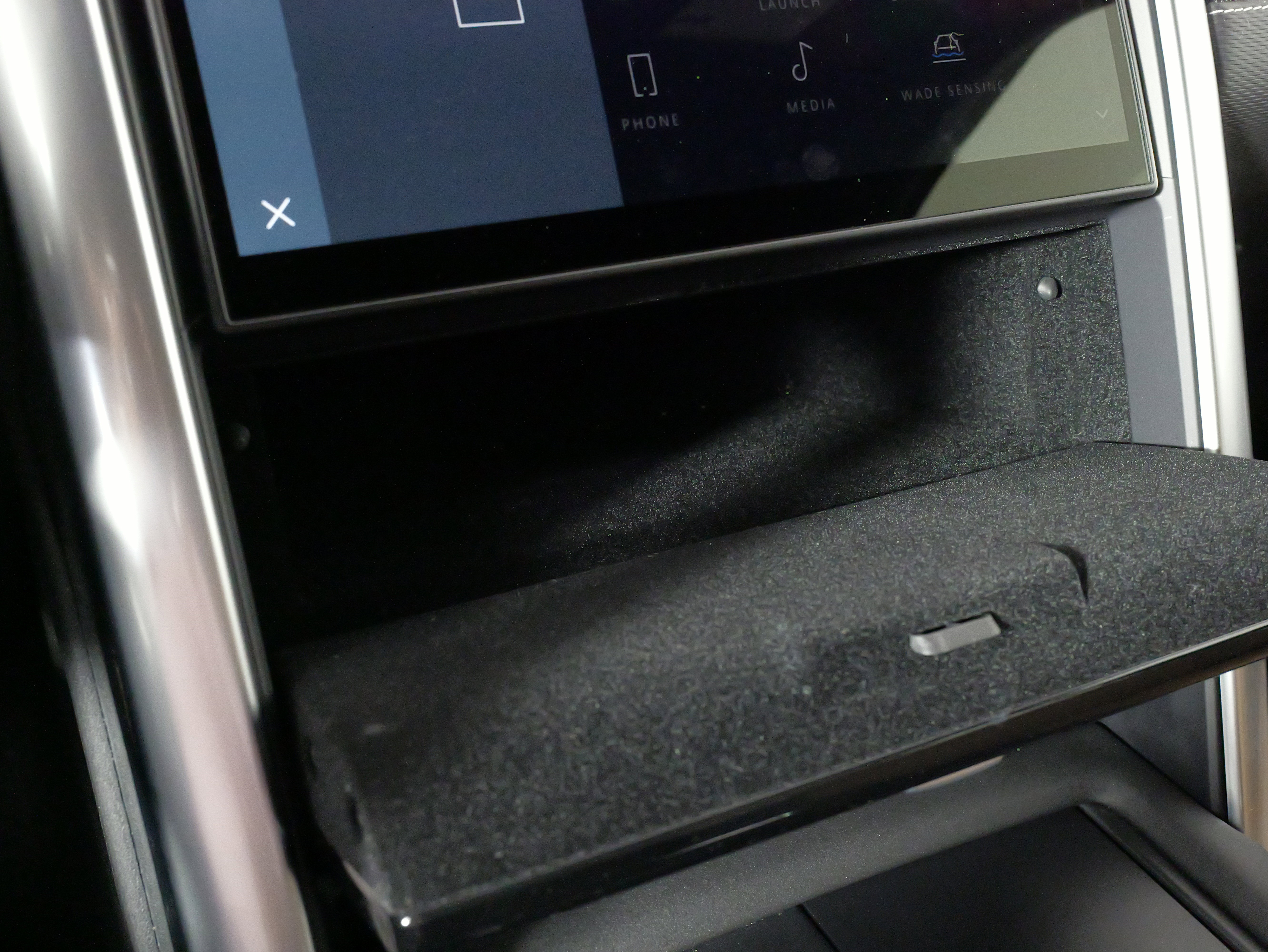 Used 2024 Land Rover Discovery Dynamic SE image 74