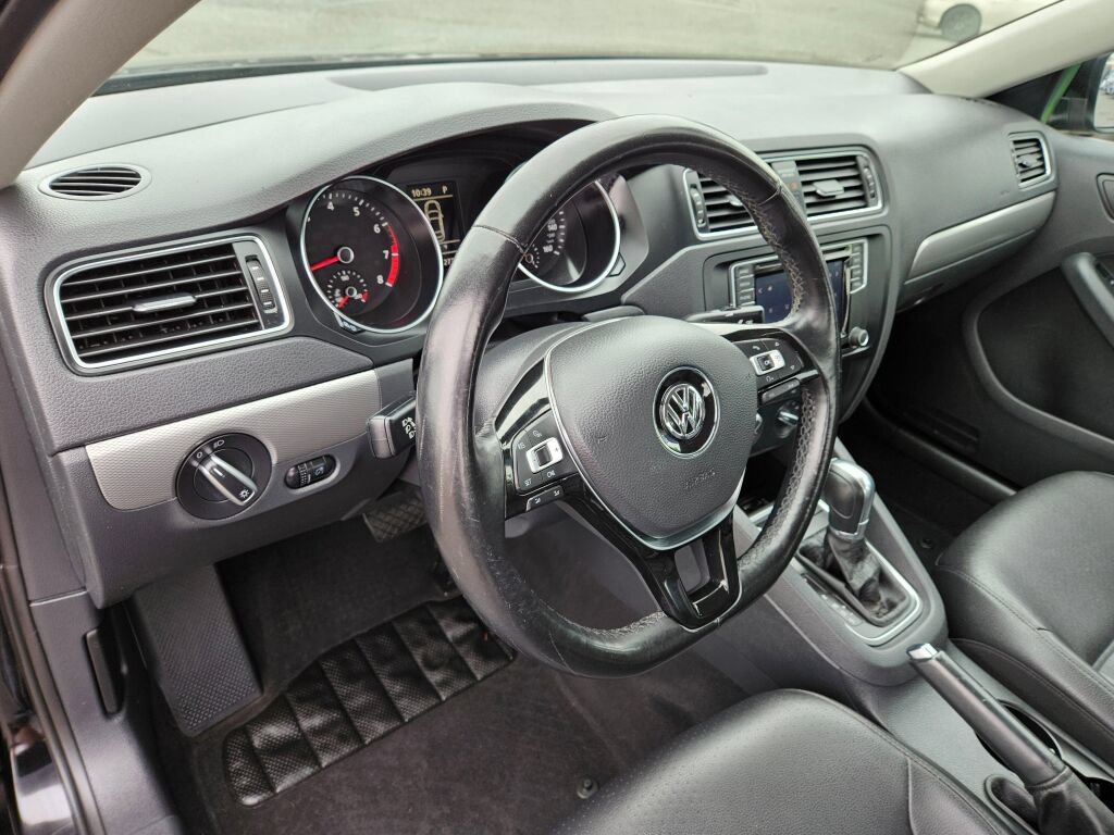 Used 2017 Volkswagen Jetta SE FWD image 17