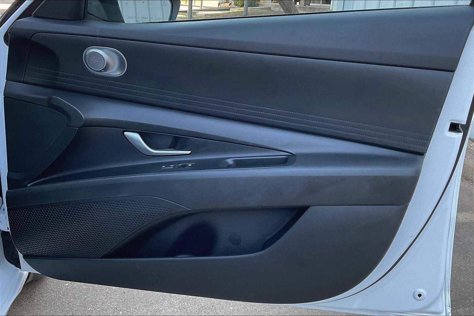 Used 2023 Hyundai Elantra Blue image 16