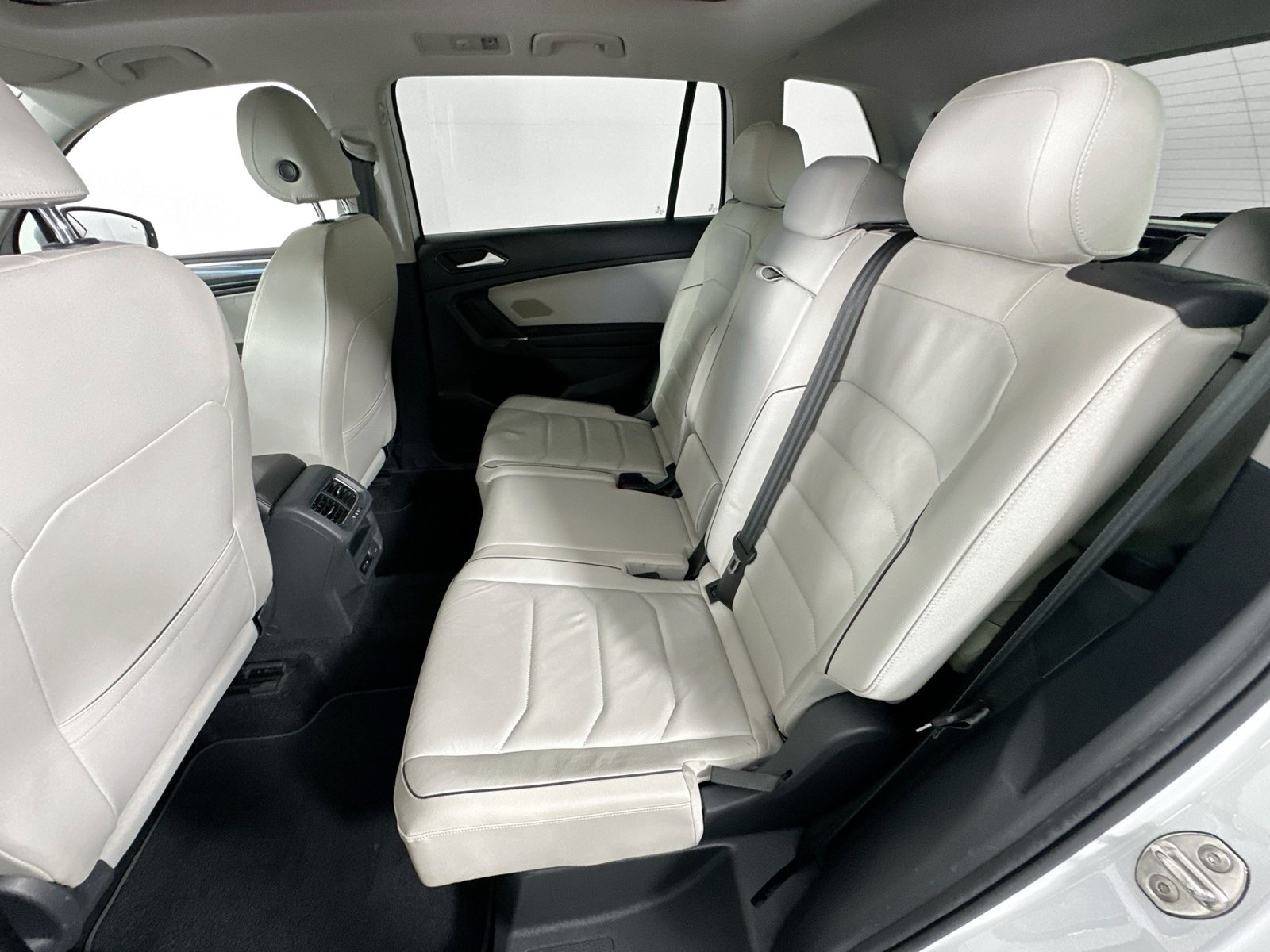 Used 2018 Volkswagen Tiguan SEL Premium FWD image 25