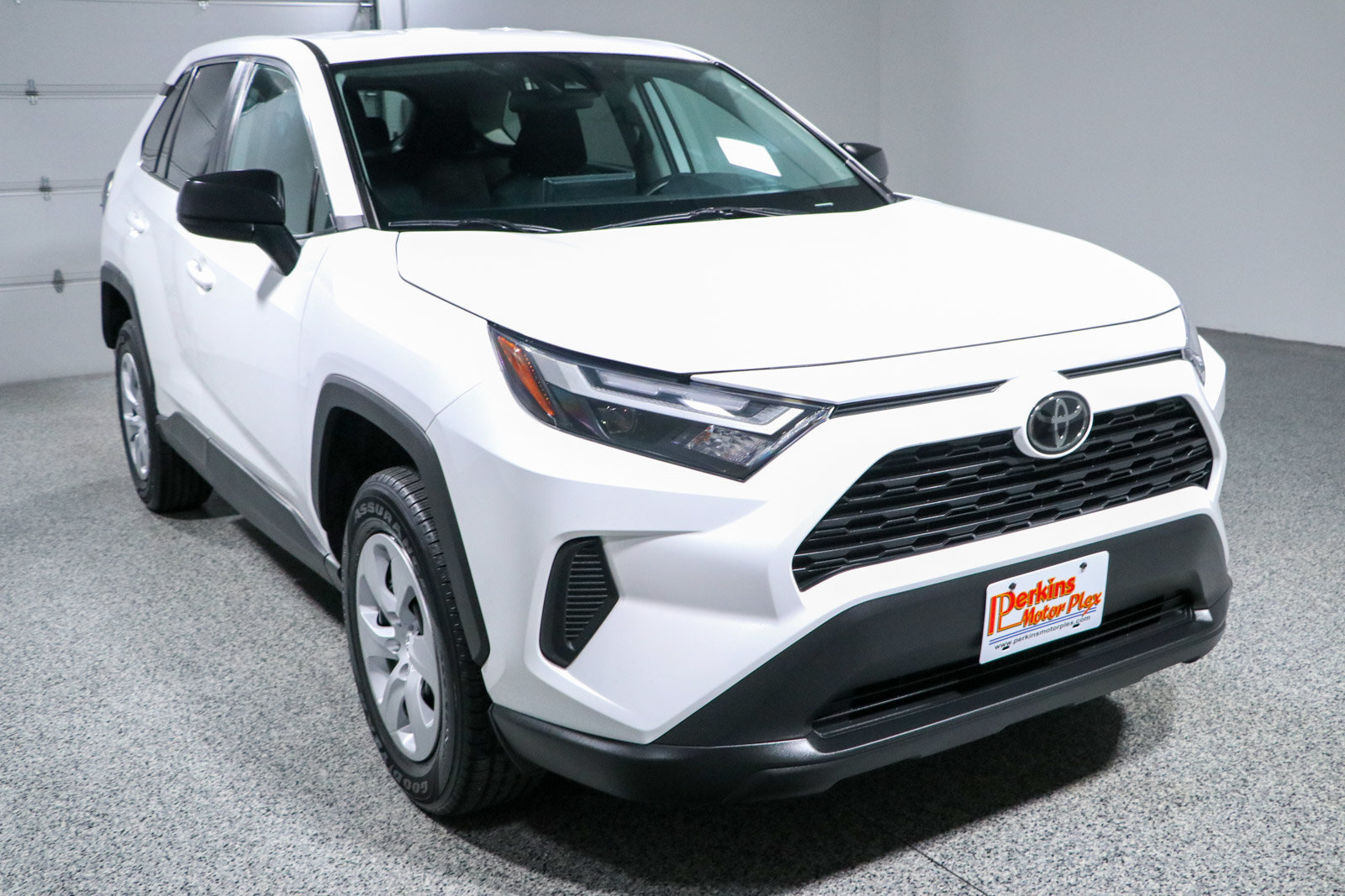 Used 2024 Toyota RAV4 LE FWD image 5