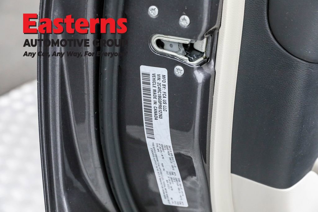 Used 2023 Chrysler Pacifica Touring-L FWD image 34