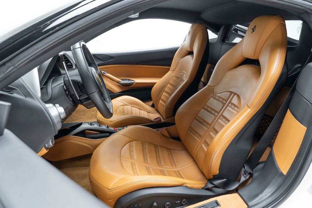 Used 2016 Ferrari 488 GTB RWD image 12