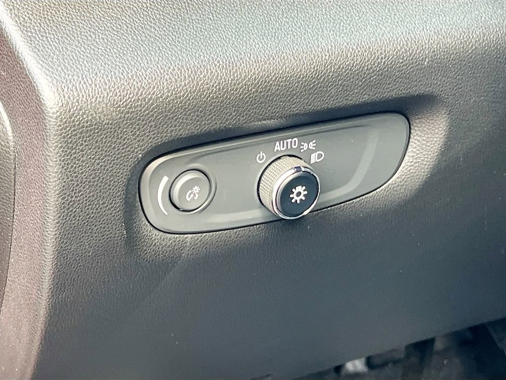 Used 2023 Chevrolet Traverse LT image 10