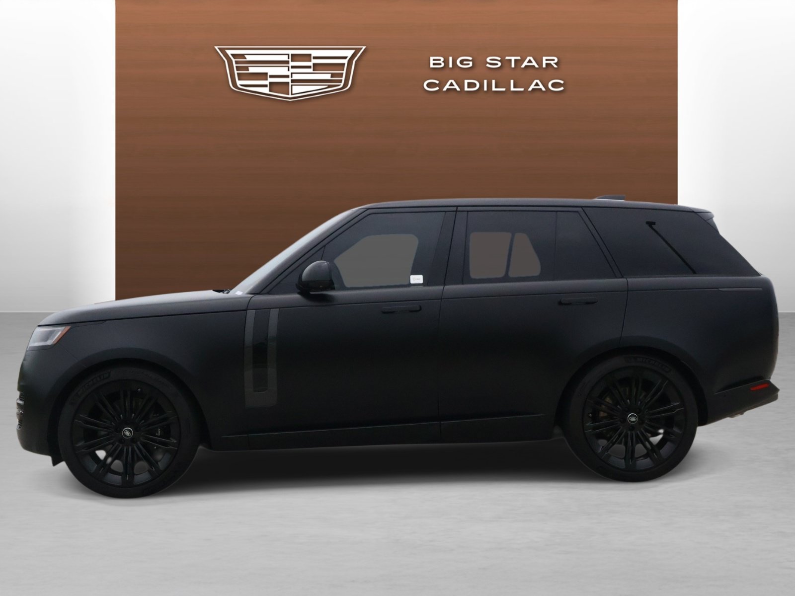 Used 2024 Land Rover Range Rover SE AWD/4WD image 2