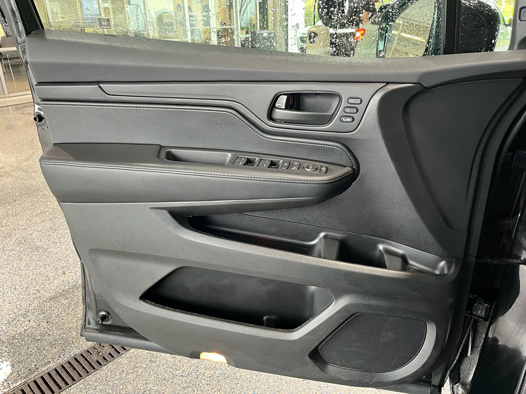 Used 2025 Honda Odyssey Sport-L image 29
