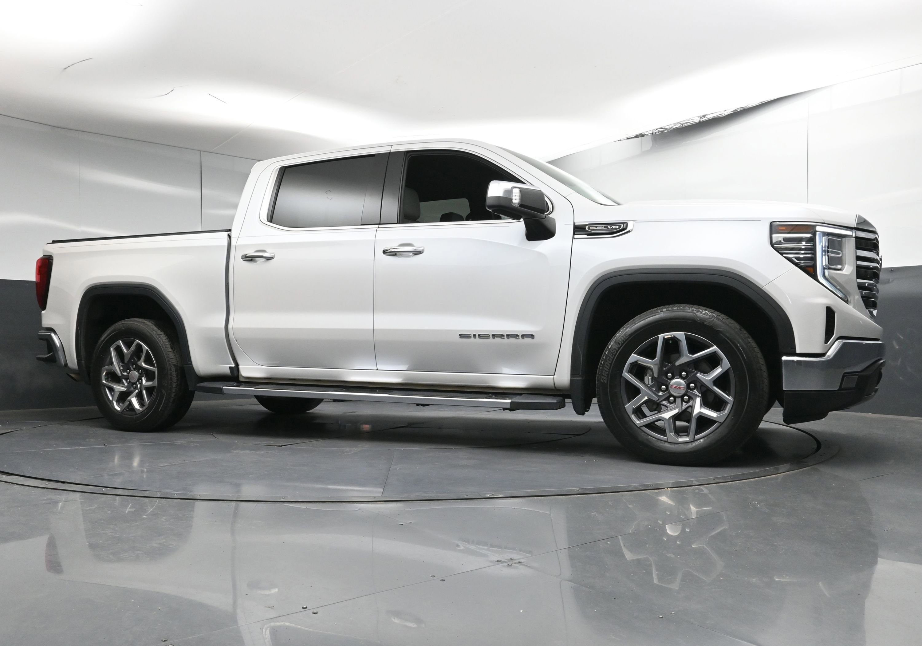 Used 2023 GMC Sierra 1500 SLT w/ SLT Premium Package image 32