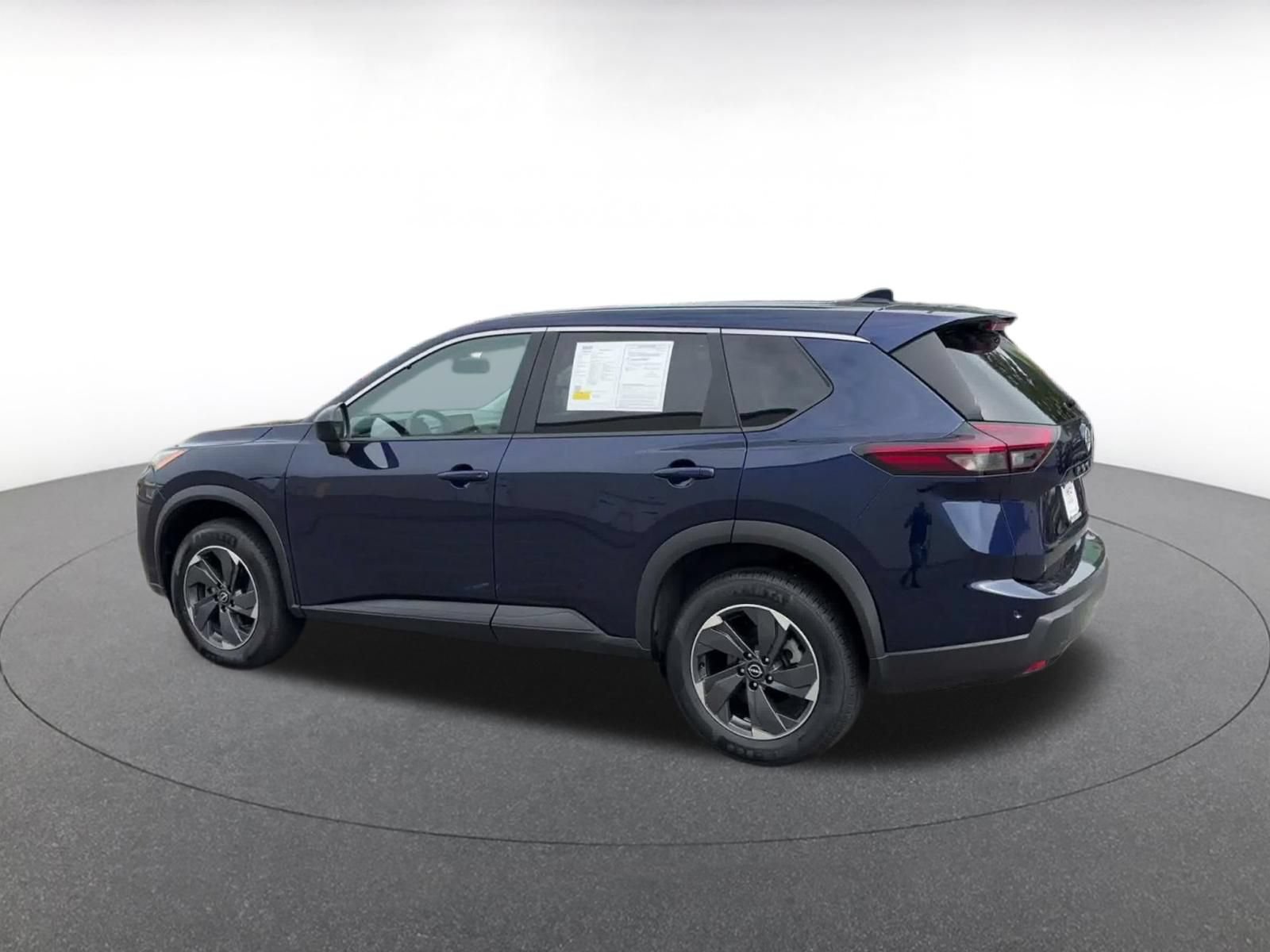 Used 2025 Nissan Rogue SV AWD/4WD image 9