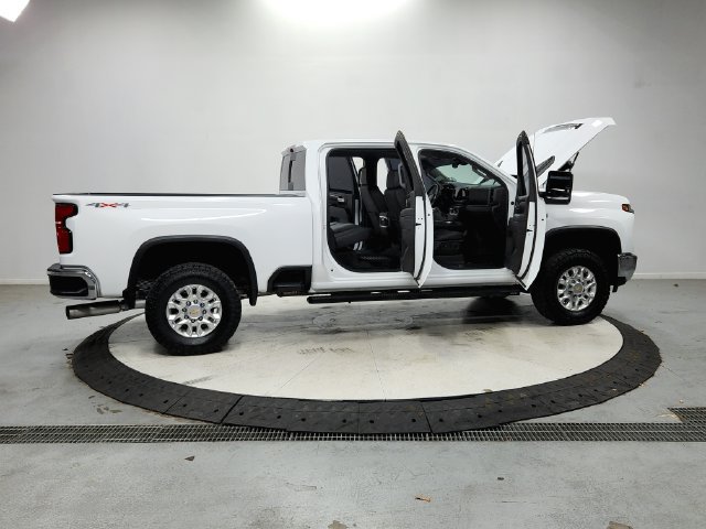Used 2025 Chevrolet Silverado 2500 LTZ w/ LTZ Convenience Package AWD/4WD image 17