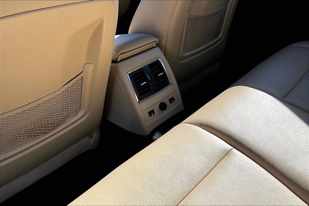 Used 2017 BMW 340i xDrive Sedan AWD/4WD image 10