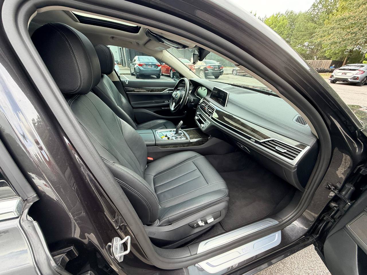 Used 2018 BMW 740i xDrive AWD/4WD image 14