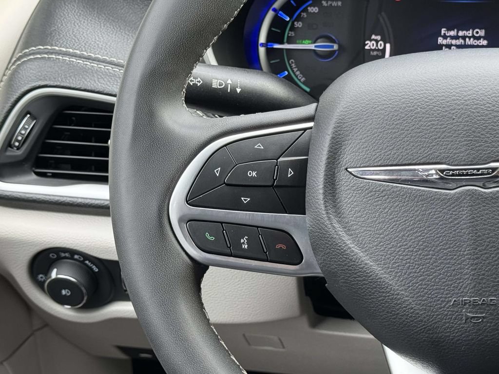 Used 2024 Chrysler Pacifica Limited FWD image 24