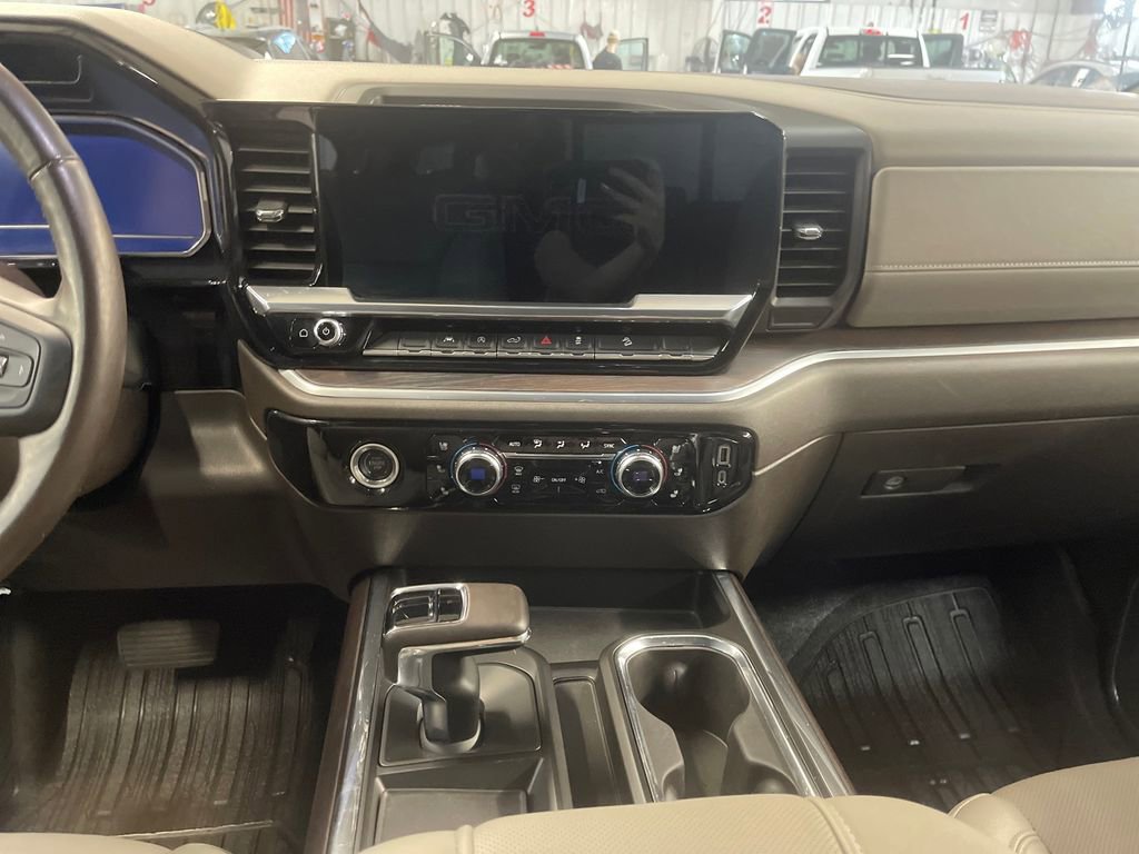 Used 2023 GMC Sierra 1500 SLT AWD/4WD image 19