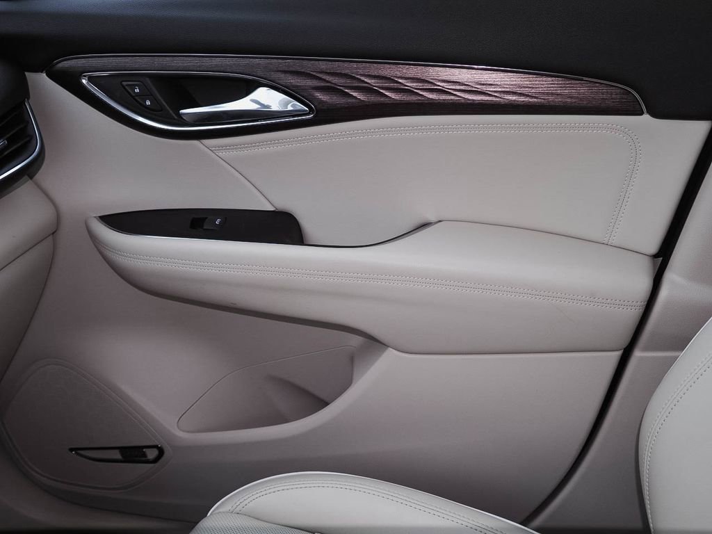 Used 2023 Buick Envision Avenir image 26