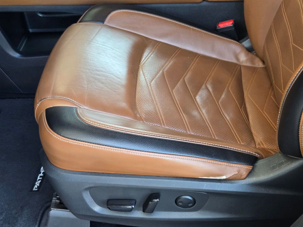 Used 2022 Nissan Pathfinder Platinum w/ Cargo Package image 13