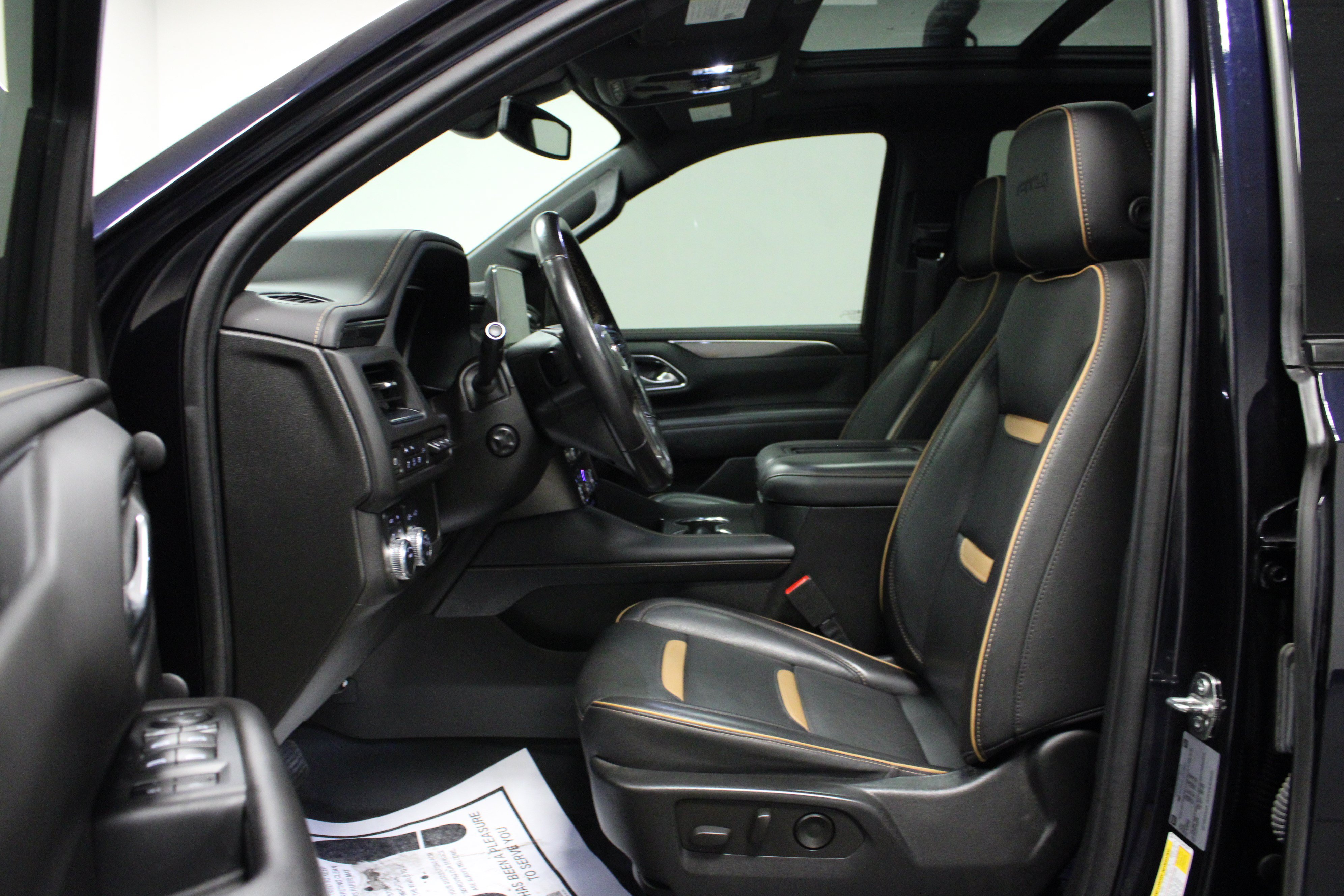 Used 2022 GMC Yukon AT4 w/ AT4 Premium Package AWD/4WD image 12