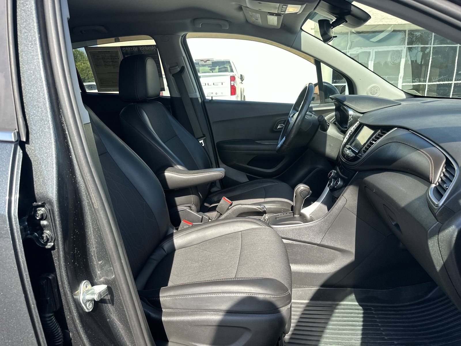Used 2020 Chevrolet Trax LT w/ Driver Confidence Package FWD image 22