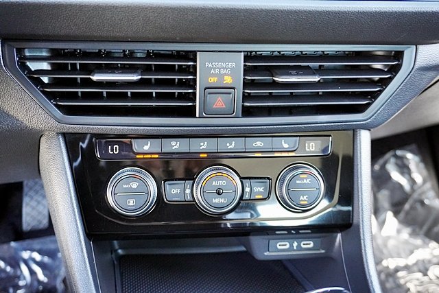 Used 2024 Volkswagen Jetta SE FWD image 37