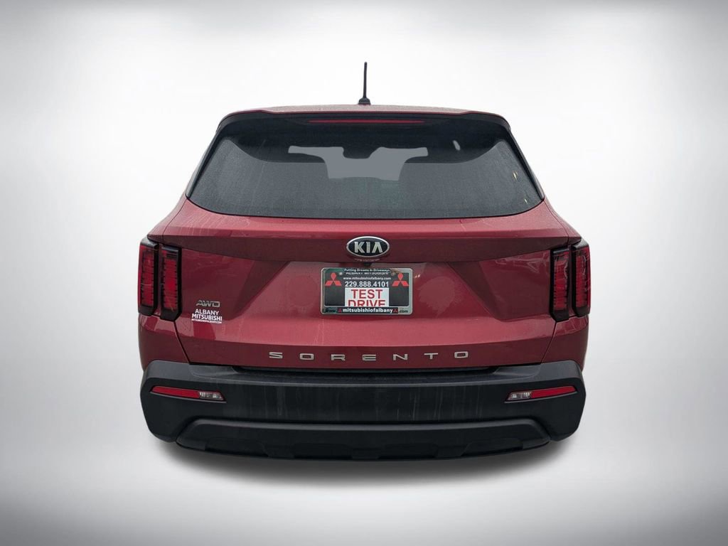 Used 2021 Kia Sorento LX image 4
