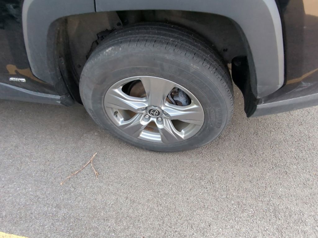 Used 2022 Toyota RAV4 XLE AWD/4WD image 5