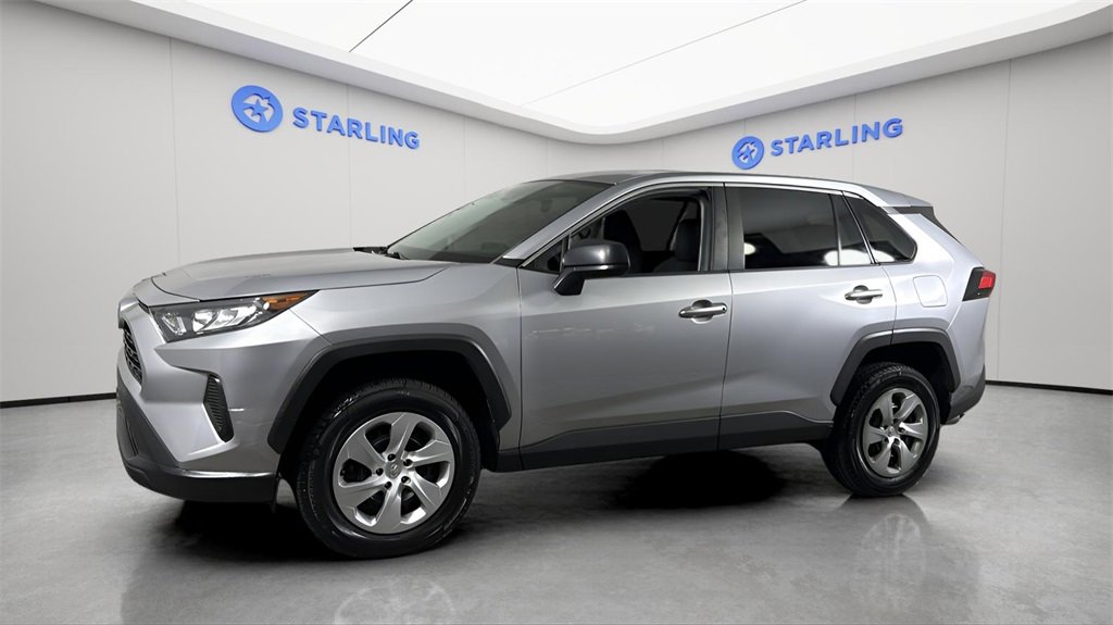 Used 2022 Toyota RAV4 LE image 2