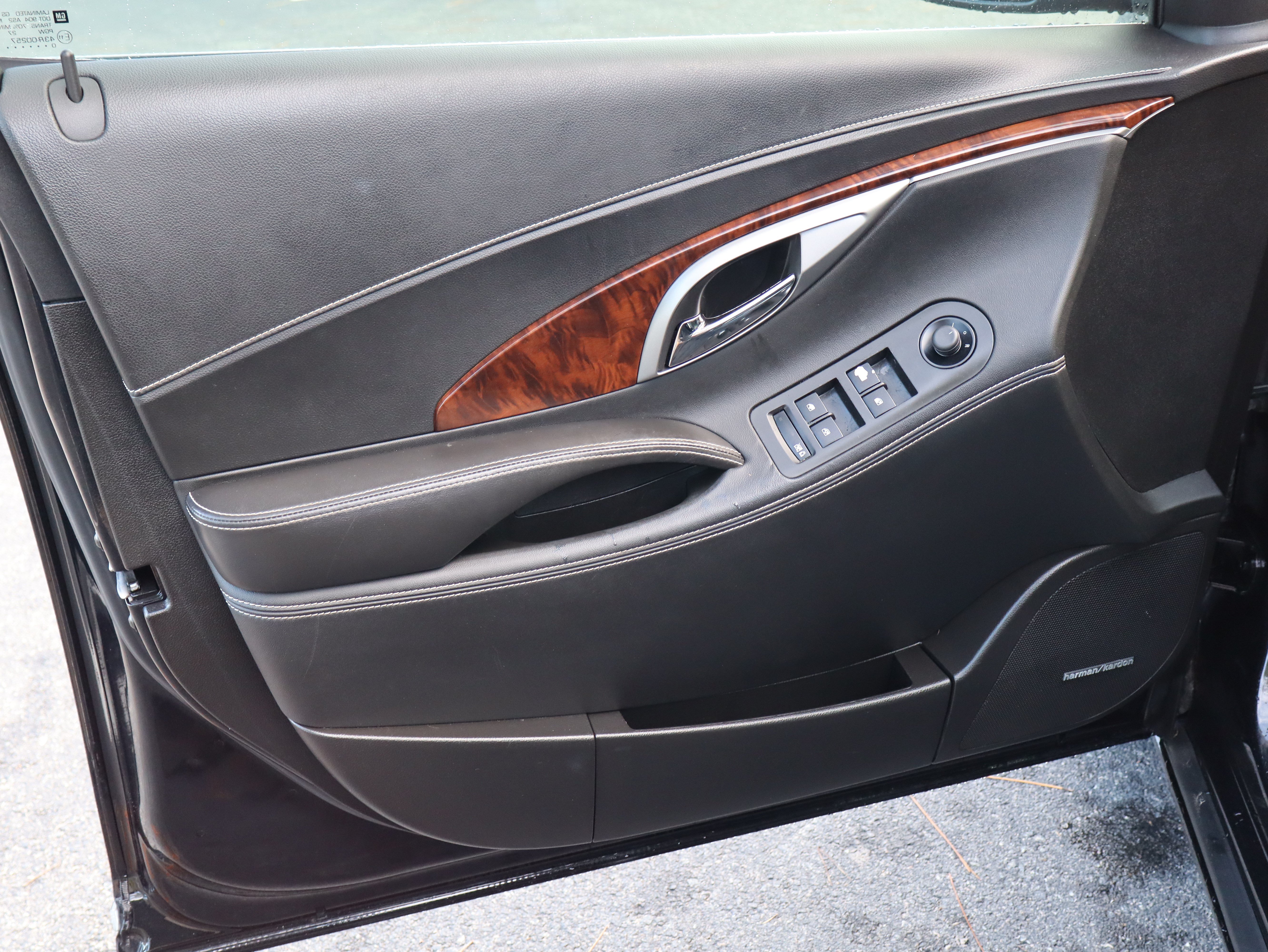 Used 2010 Buick LaCrosse CXS w/ Touring Package FWD image 19