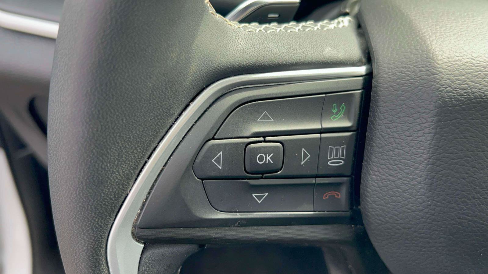 Used 2023 Jeep Grand Cherokee L Altitude AWD/4WD image 27