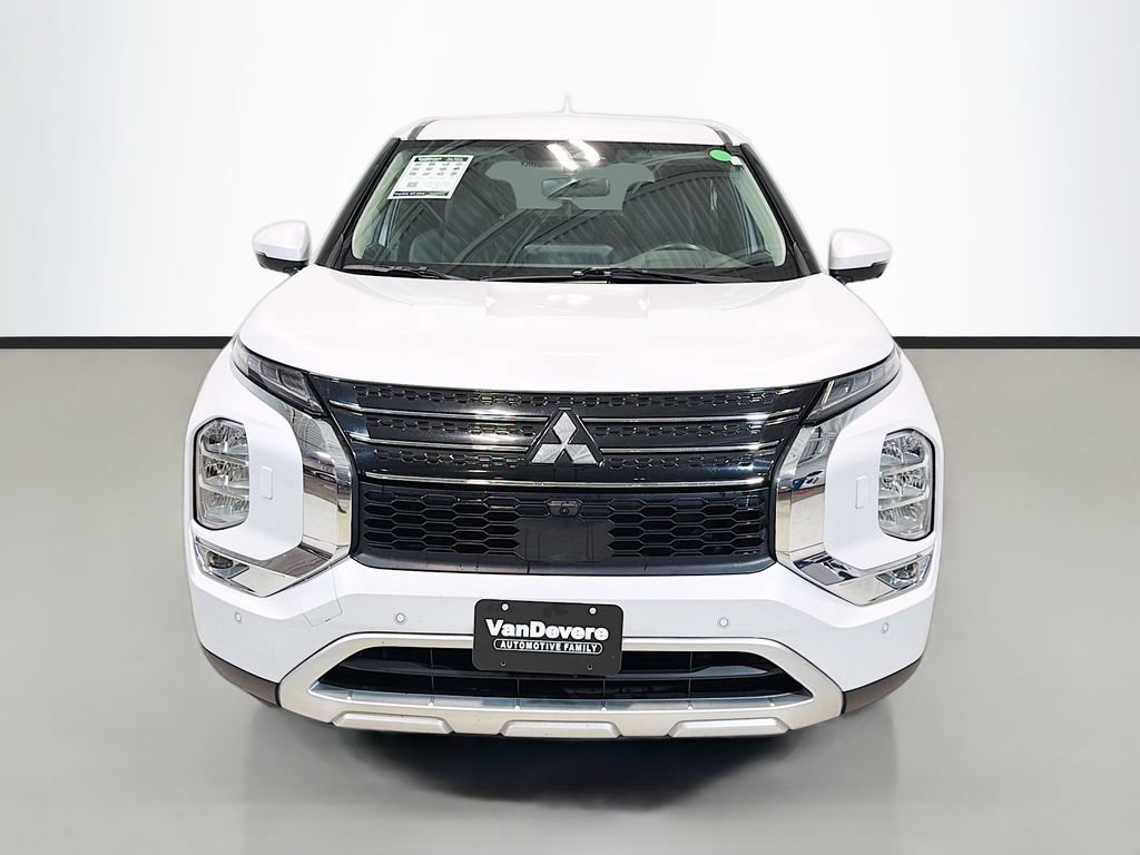 Used 2024 Mitsubishi Outlander SE AWD/4WD image 2