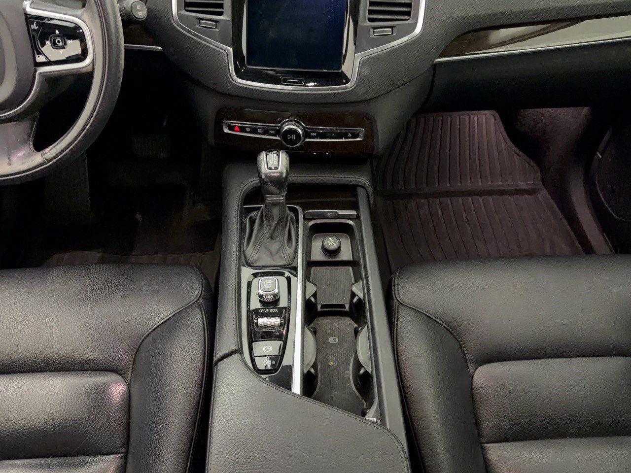 Used 2019 Volvo XC90 T6 Momentum w/ Protection Package Premier AWD/4WD image 22