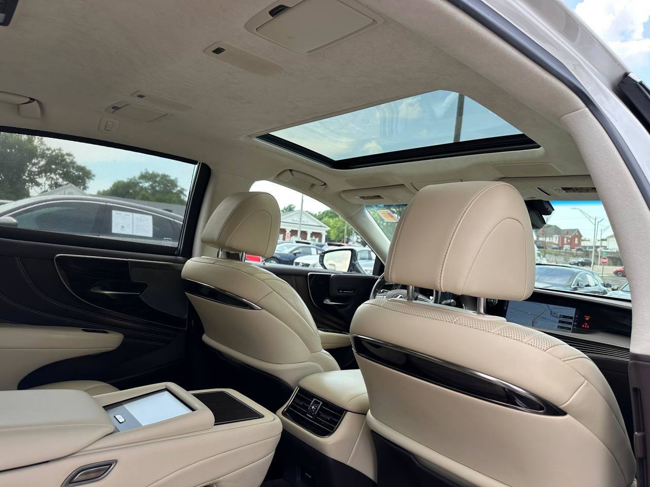 Used 2018 Lexus LS 500h AWD w/ Luxury Package image 34