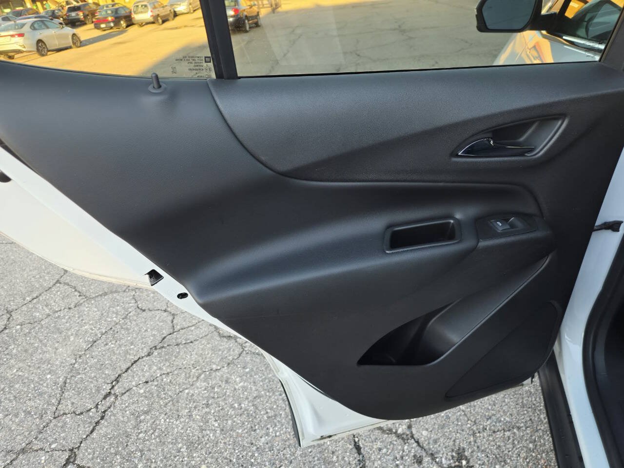 Used 2019 Chevrolet Equinox LT w/ Driver Convenience Package FWD image 12