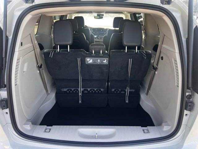 Used 2021 Chrysler Pacifica Touring-L image 23