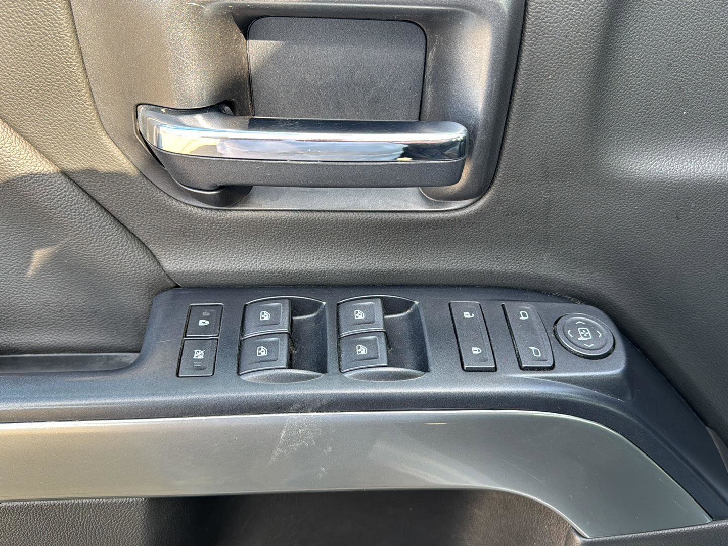 Used 2019 Chevrolet Silverado 1500 LT image 12