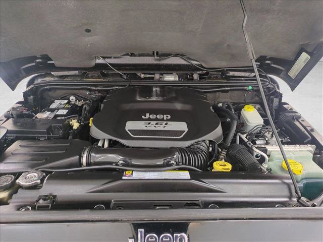 Used 2012 Jeep Wrangler Unlimited Rubicon w/ Connectivity Group AWD/4WD image 25