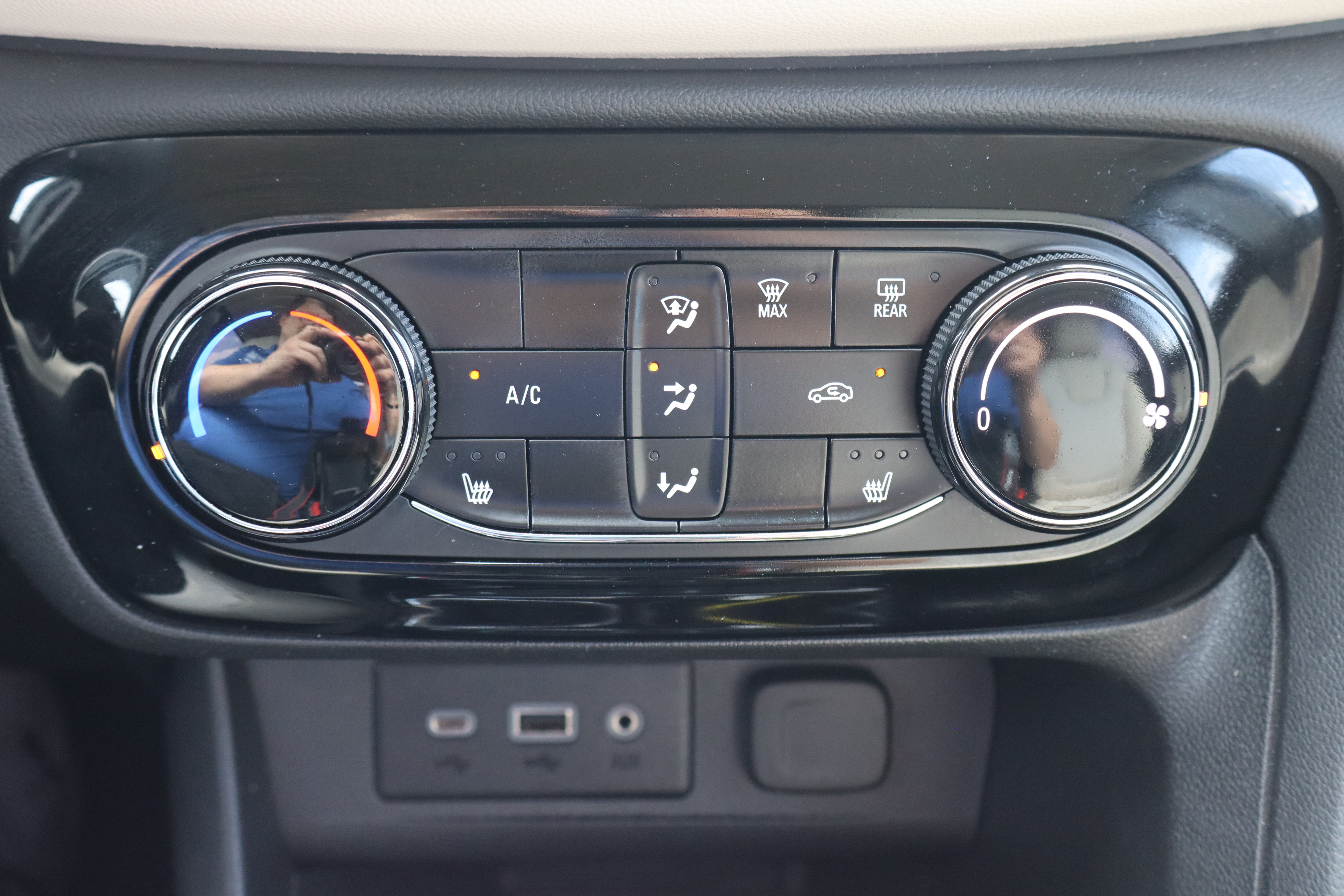 Used 2023 Buick Encore GX Preferred w/ Cold Weather Comfort Package FWD image 20