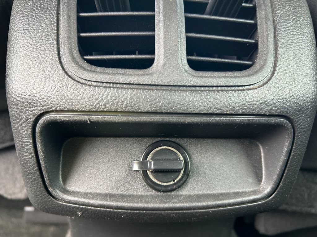 Used 2015 Ford Taurus SEL FWD image 19