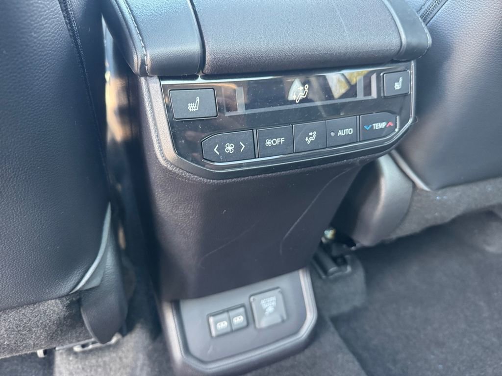 Used 2023 Toyota Highlander Platinum image 20