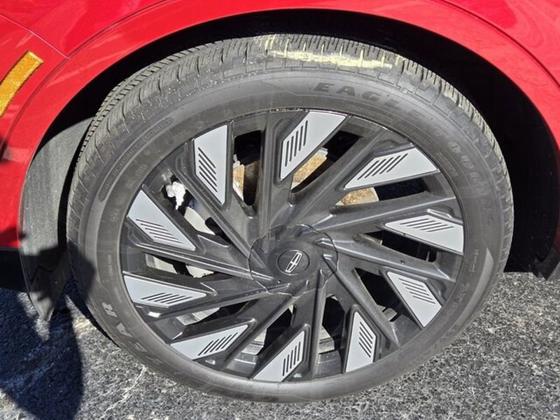 Used 2024 Lincoln Nautilus Reserve w/ Jet Appearance Package (87T) AWD/4WD image 9