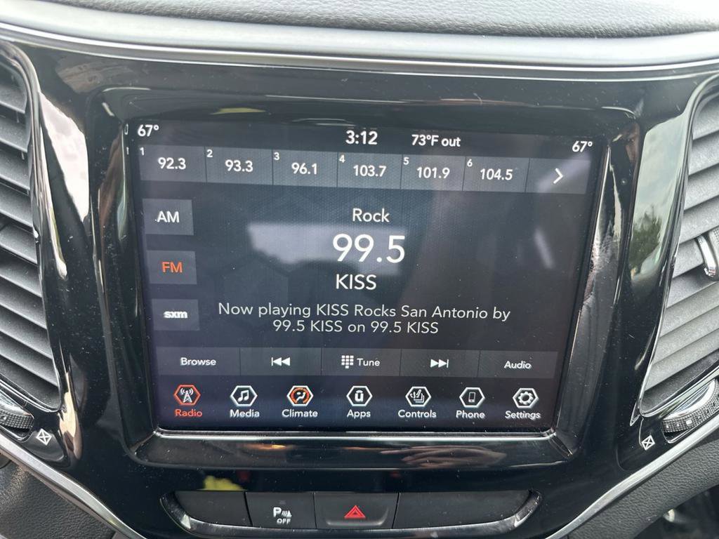 Used 2019 Jeep Cherokee Limited image 27