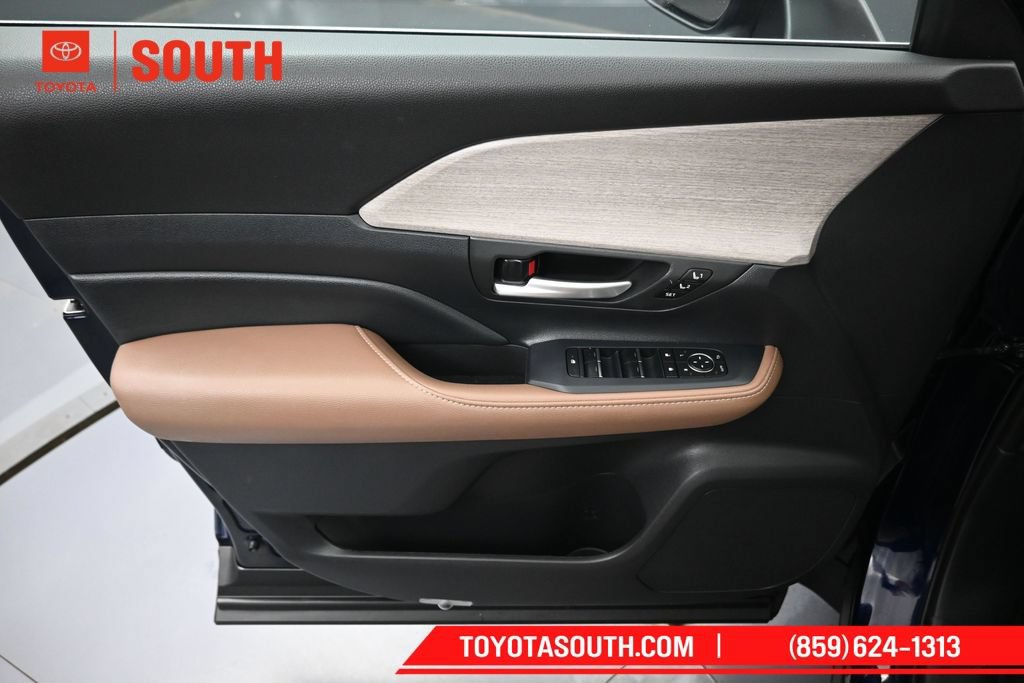 Certified 2025 Toyota Grand Highlander AWD image 25