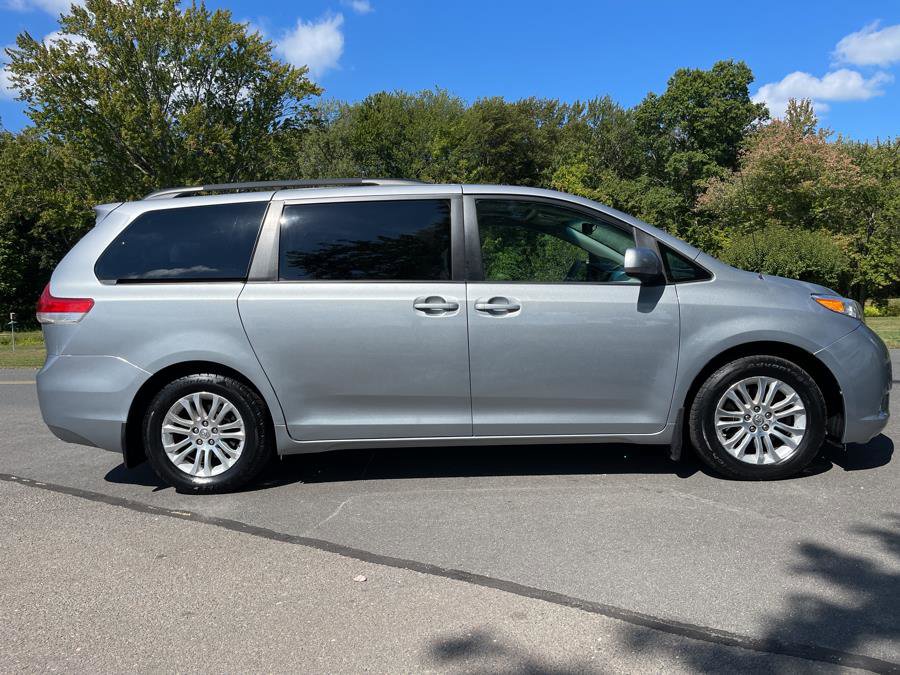 Used 2012 Toyota Sienna XLE w/ Entertainment Pkg FWD image 38