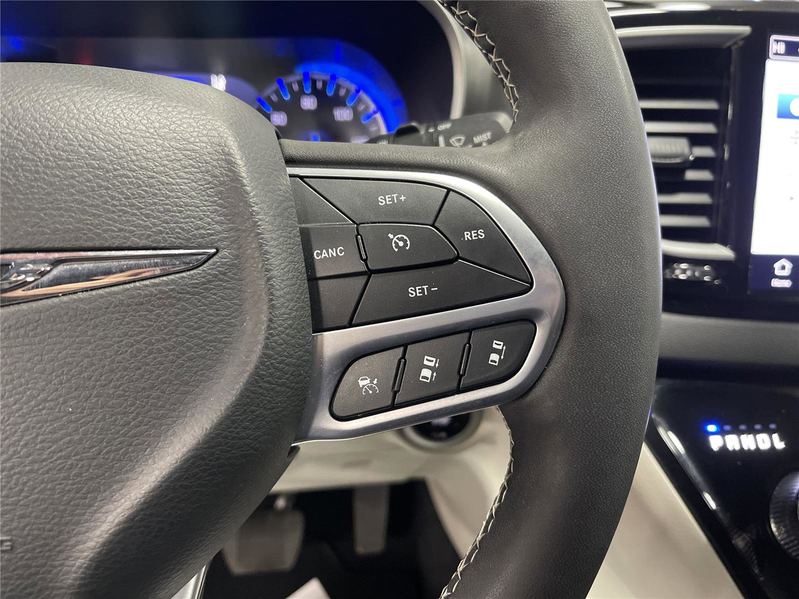 Used 2024 Chrysler Pacifica Touring-L image 17